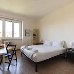 Youhosty - San Siro View Appartement